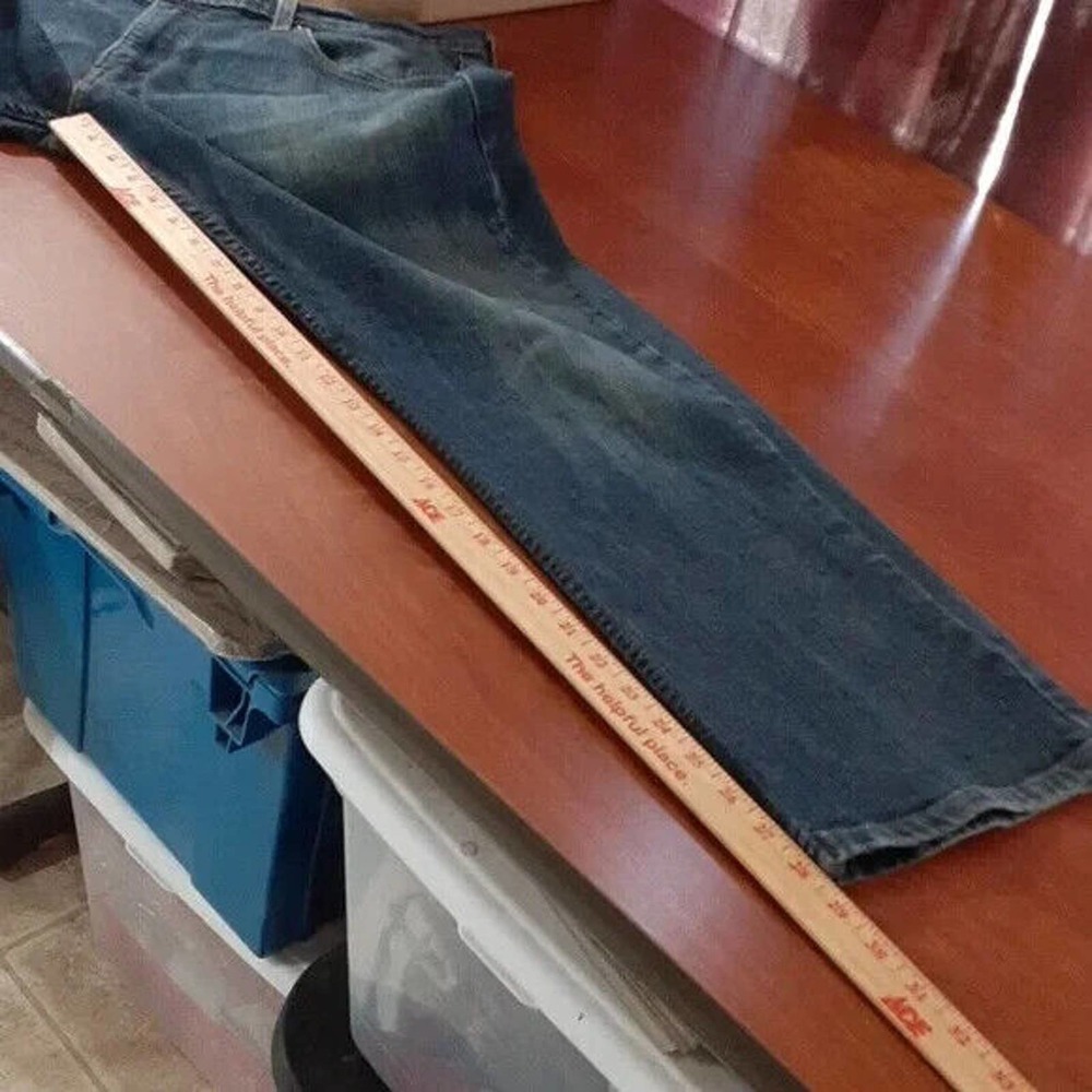 Signature Levi's Strauss size 34X30 straight leg blue jeans - Picture 9 of 16